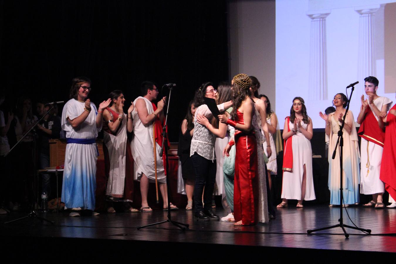 Parte final de la obra en la que los alumnos hacen un homenaje a su profesora. 