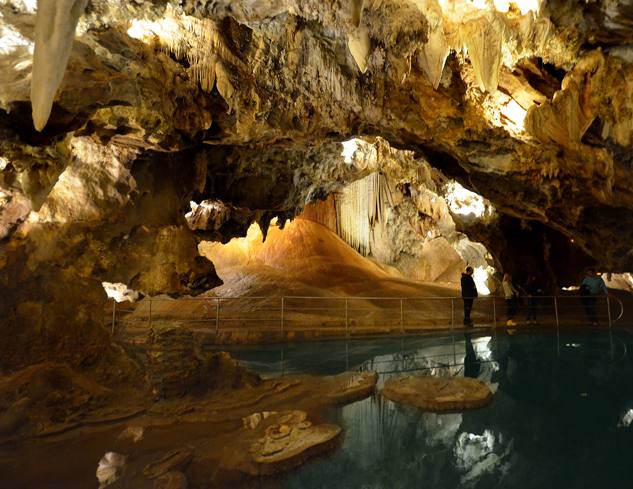 Imagen de las Grutas de las Maravillas por dentro. 