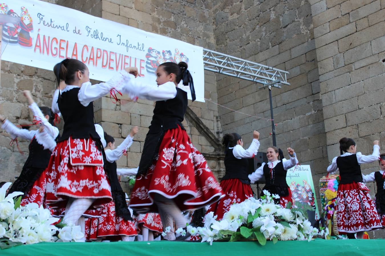 Actuación del grupo local 'La Dehesilla'. 