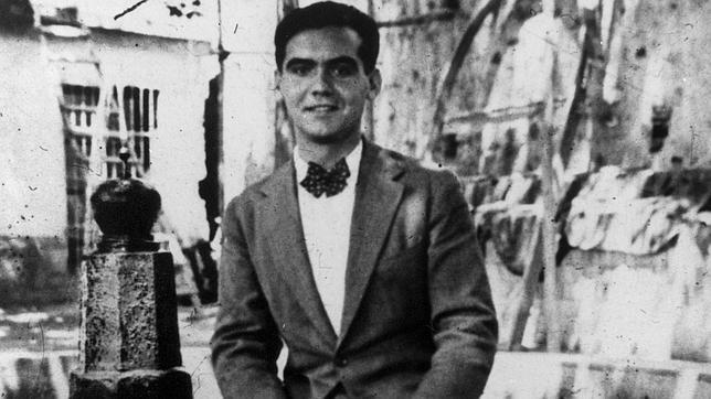 Estivalia sustituye su localización de la plaza de España al pórtico de la iglesia Santiago