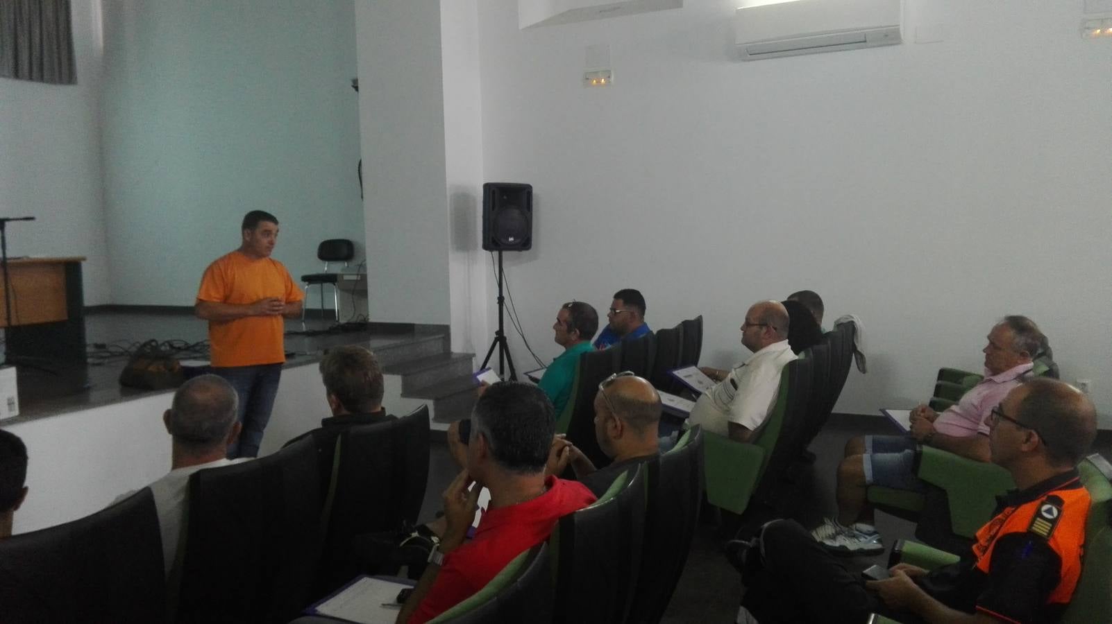 Algunos de los participantes de la jornada en una de las ponencias. 