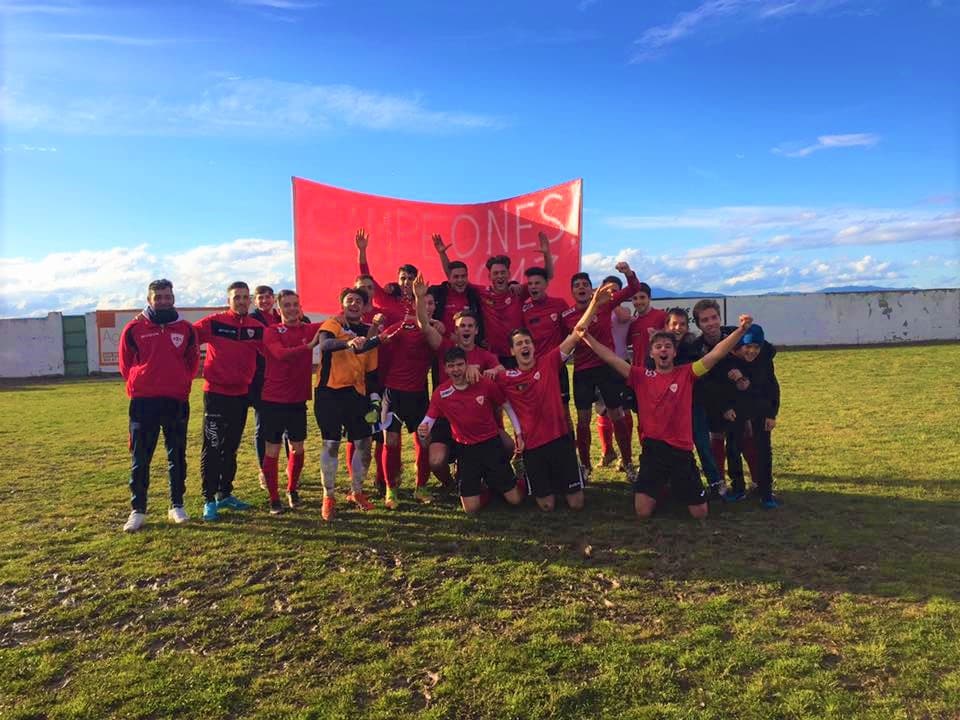 Celebración del título tras el partido en Hernán Cortés. 