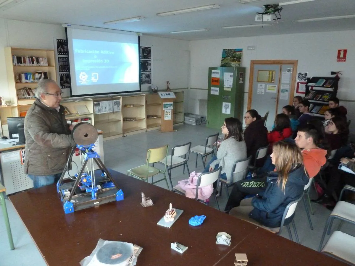 El gerente de Adicomt en una charla. 