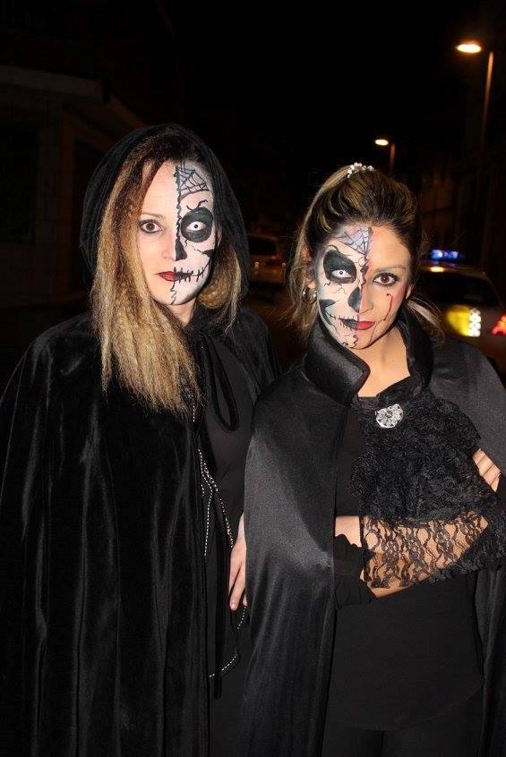 Dos de las participantes en el desfile. 