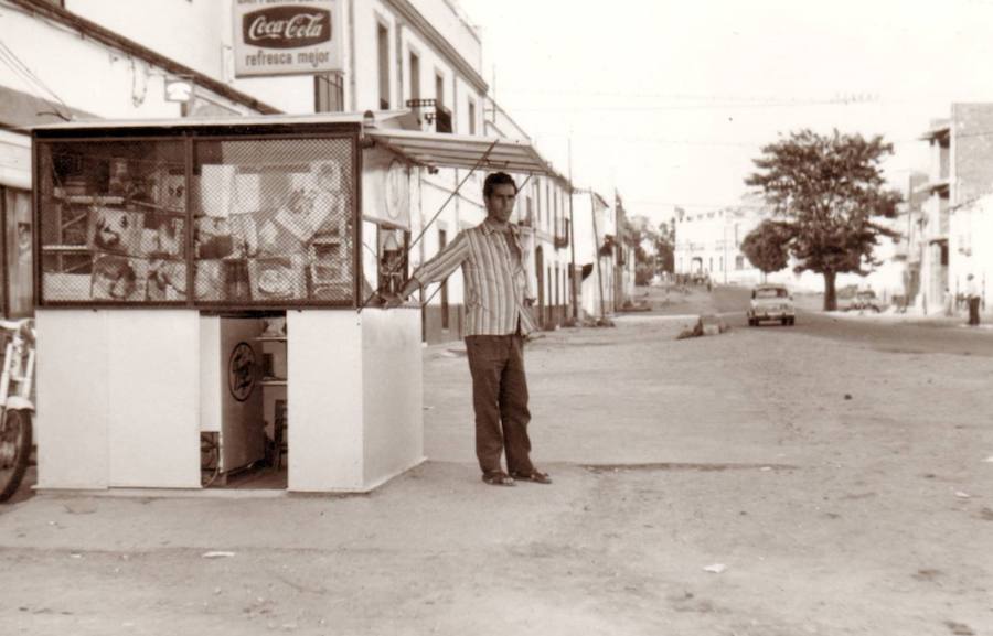 Ambiente vacío de una calle de los 70. 
