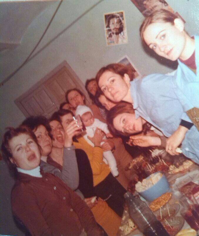 Miajadeños celebrando la Navidad en la cooperativa en 1973. 