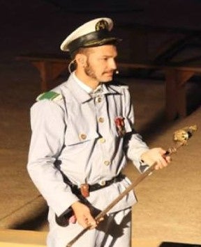 Un actor con el sable en '55.33. Héroes sin gloria'. 