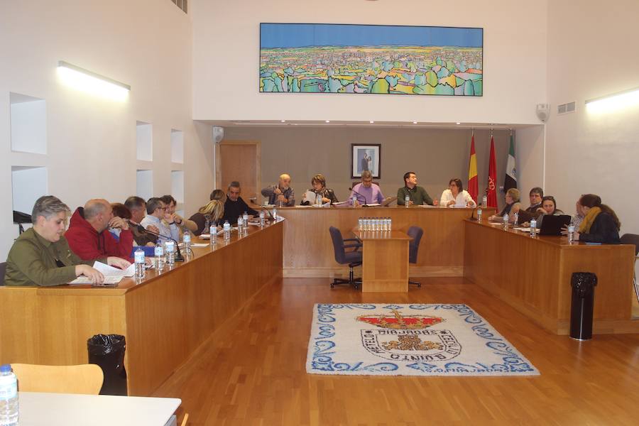 Concejales durante el pleno celebrado ayer. 