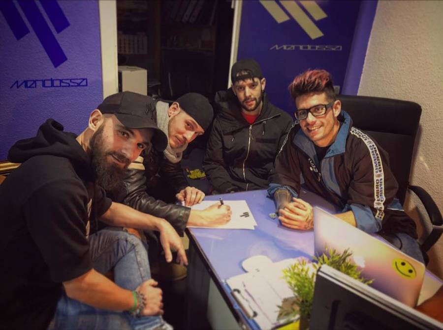 Luismi Masa y Carlos Ortiz (dos primeros por la izquierda) con Gonso Rivas (primero por la derecha) en Valladolid el pasado jueves. 