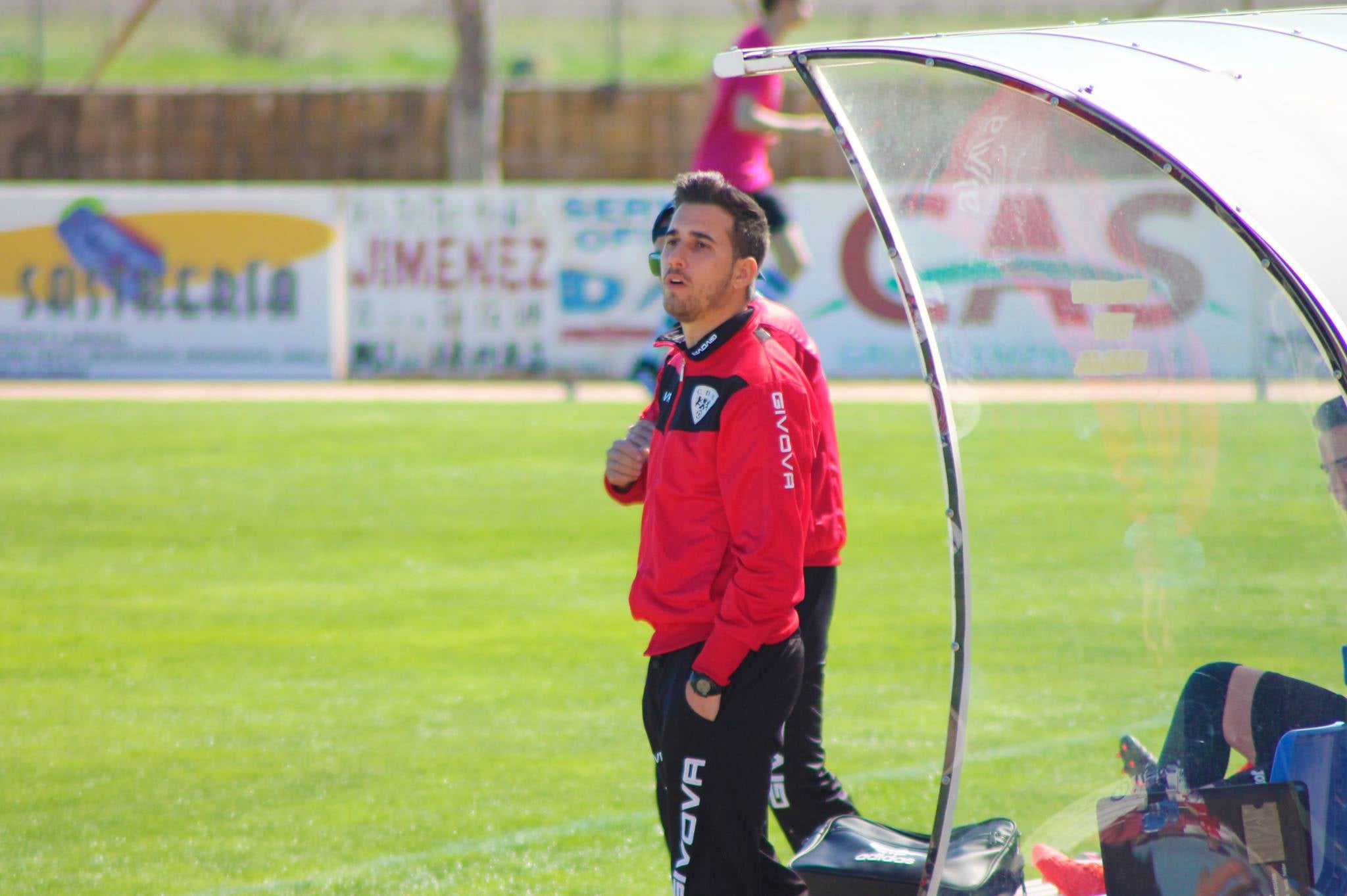 Carlos Pizarro durante su etapa como segundo entrenador del Miajadas. 