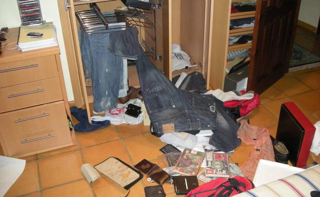 Una vivienda revuelta por los ladrones que entraron a robar. 