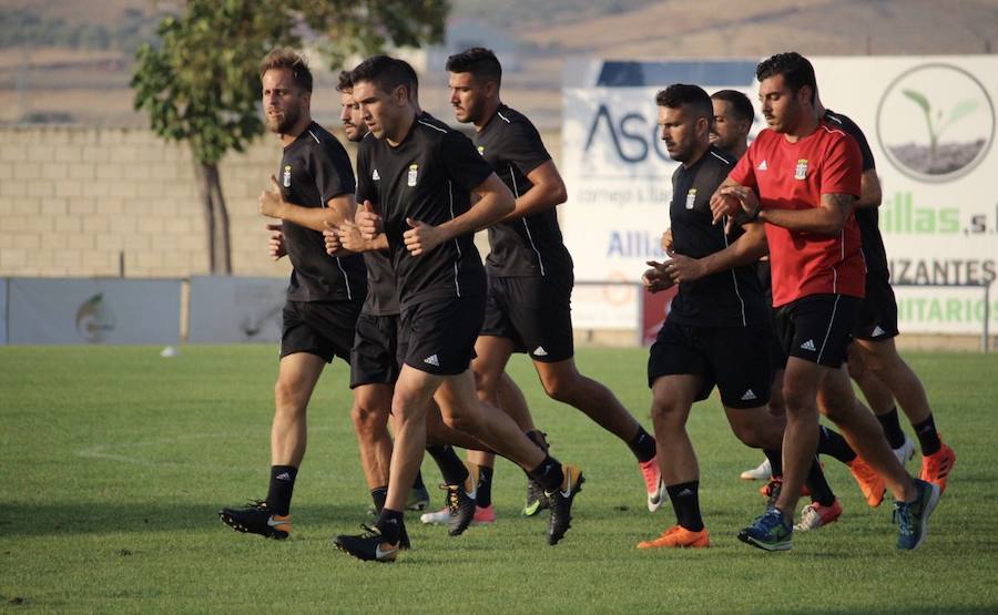 Primer día de entrenamiento en Miajadas del FC Cartagena. 