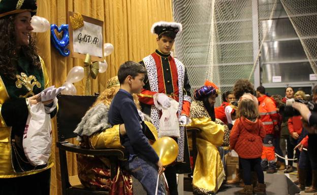 Melchor, Gaspar y Baltasar durante el encuentro del pasado año con los niños de Monesterio 