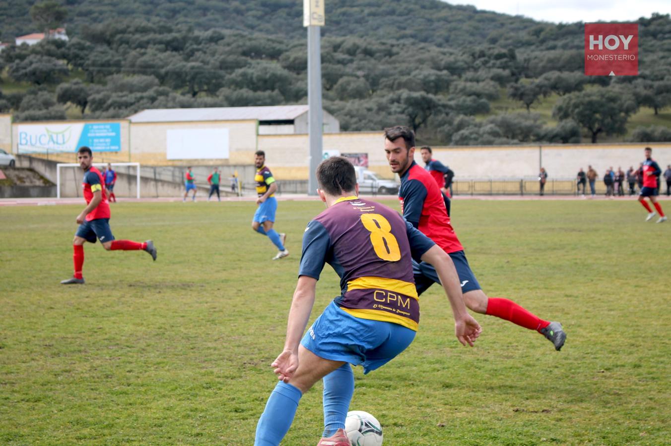 Los amarillos se enfrentaron este domingo al líder de grupo, al C.D. Usagre. Los locales le plantaron cara y consiguieron un empate a uno, a pesar de las dificultades. 