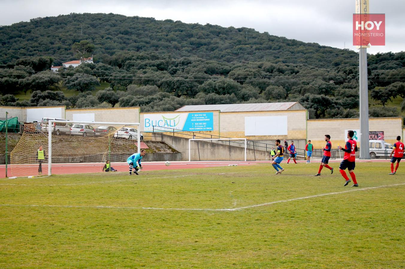 Los amarillos se enfrentaron este domingo al líder de grupo, al C.D. Usagre. Los locales le plantaron cara y consiguieron un empate a uno, a pesar de las dificultades. 