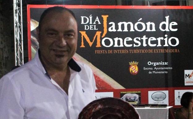 Nico este verano en el Concurso de Cortadores de Jamón de Monesterio 
