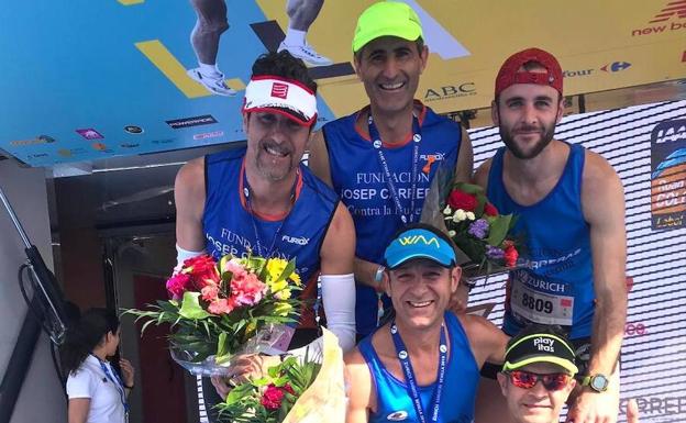 Algunos de los corredores participantes en su subida al podio: Jordi, Alfonso, Javier, Carlos y Josan. Estos dos últimos, vecinos de Monesterio 