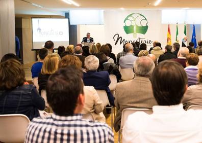 Imagen secundaria 1 - Algunos momentos de la presentación 