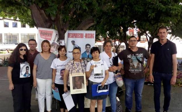 La hermana y el cuñado de Manuela Chavero, a la izquierda de la imagen, este sábado 