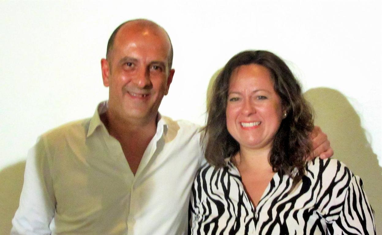 Francisco de Asís, presidente entrante y Mercedes Díaz, presidenta saliente 