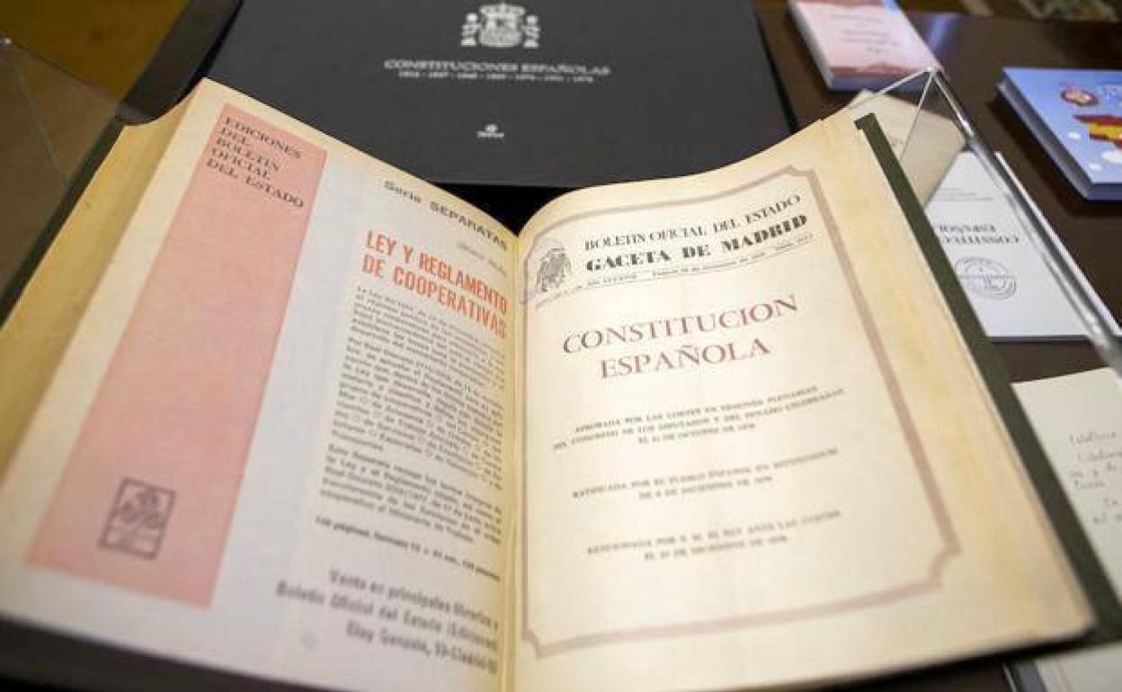 Ejemplar de la Constitución Española 