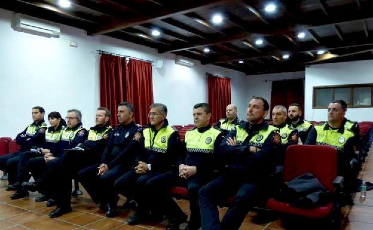 Agentes durante una formación 