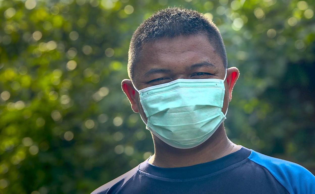 Cruz Roja entrega este lunes mascarillas a trabajadores que retoman su actividad