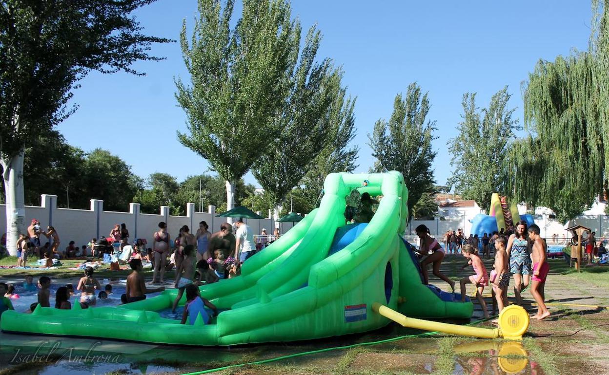 La apertura de la piscina municipal de Monesterio, aún en el aire