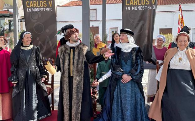 Carlos V durante su llegada a Monesterio en la Plaza de Triana 