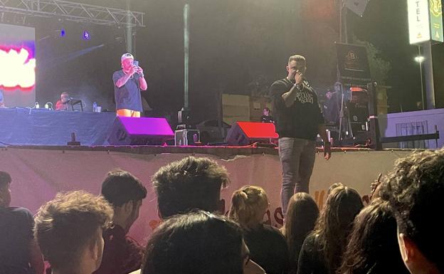 Henry Méndez durante su actuación en la Preferia de Monesterio 