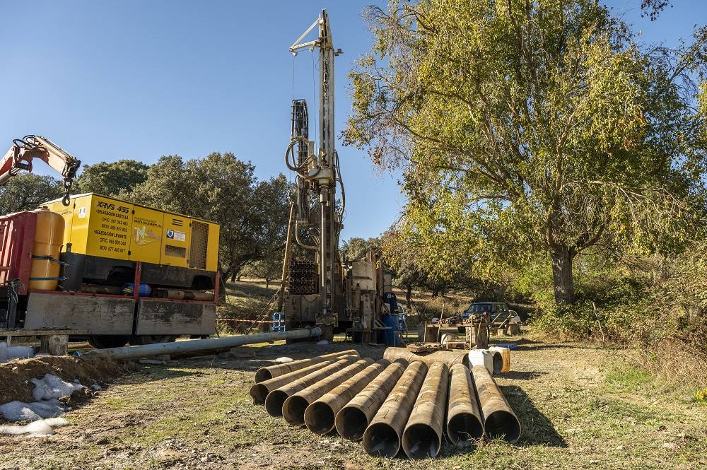 Imagen secundaria 1 - Se están realizando gestiones para incorporar una segunda máquina que permita acelerar los trabajos de perforación en otros emplazamientos 