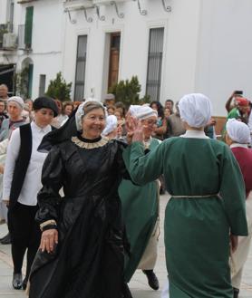 Imagen secundaria 2 - Bailes de la época, juegos y ofrendas