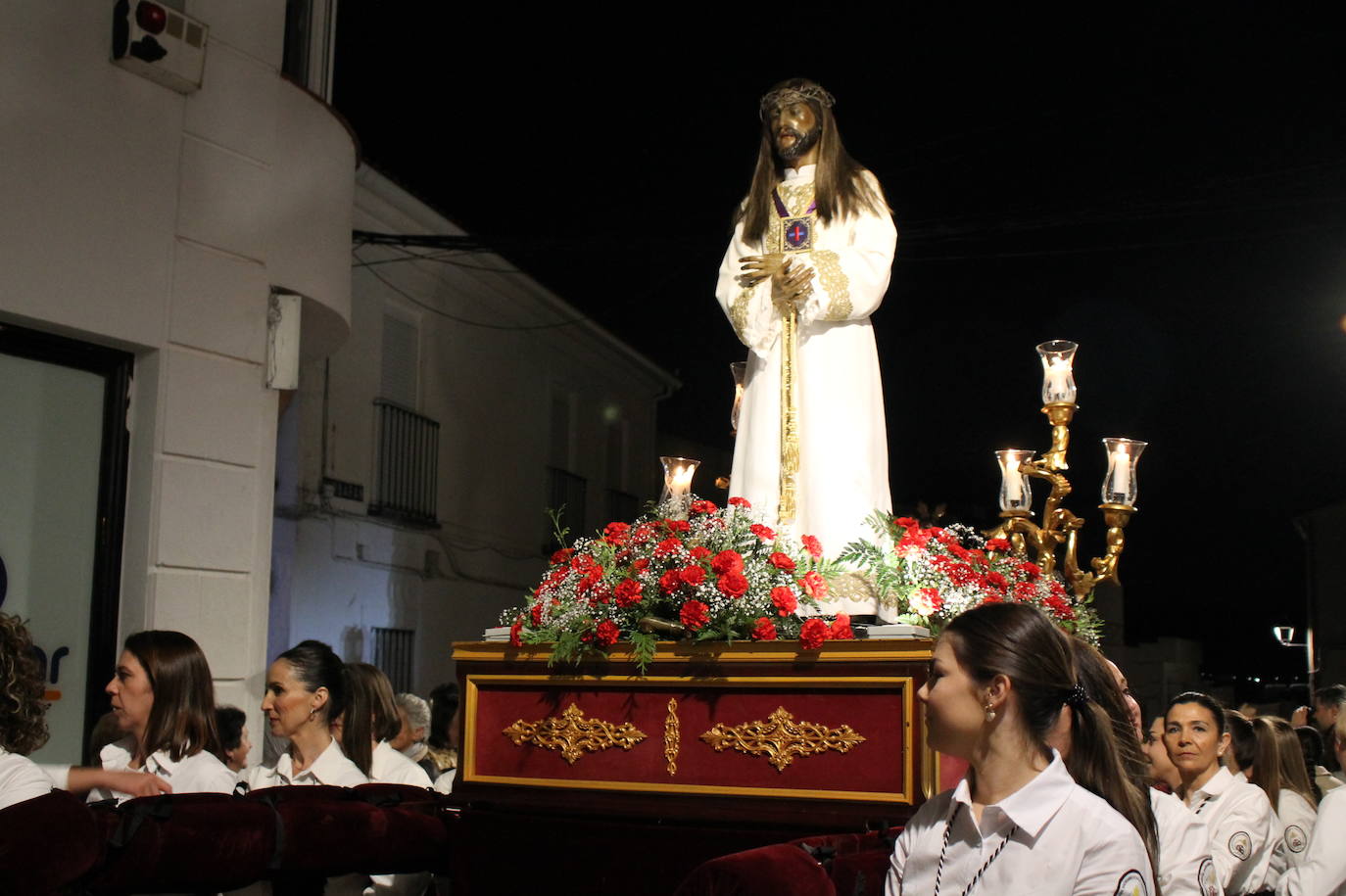 La mujeres vuelven a ser los pies y los ojos del Cautivo y del Amarrado a la Columna