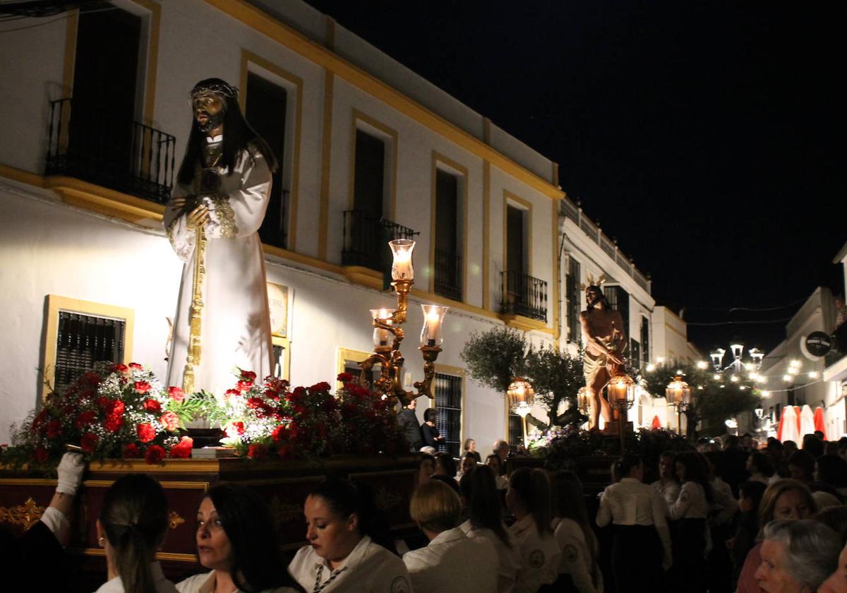 La mujeres vuelven a ser los pies y los ojos del Cautivo y del Amarrado a la Columna