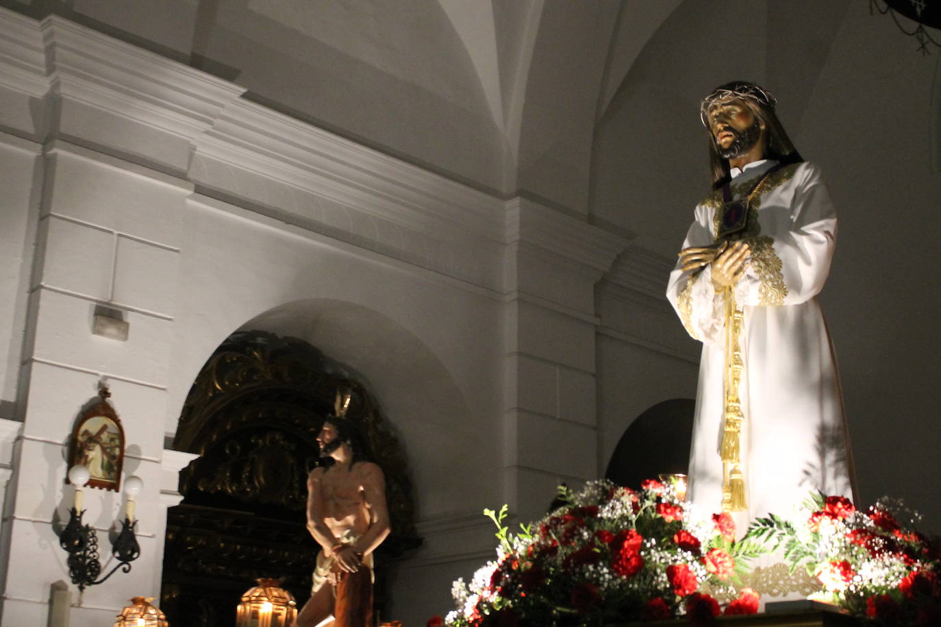 La mujeres vuelven a ser los pies y los ojos del Cautivo y del Amarrado a la Columna