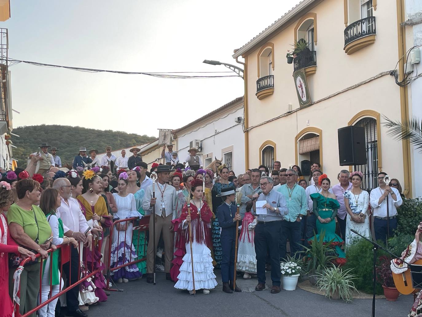 PROCESIÓN DE SAN ISIDRO POR LAS CALLES DE MONESTERIO