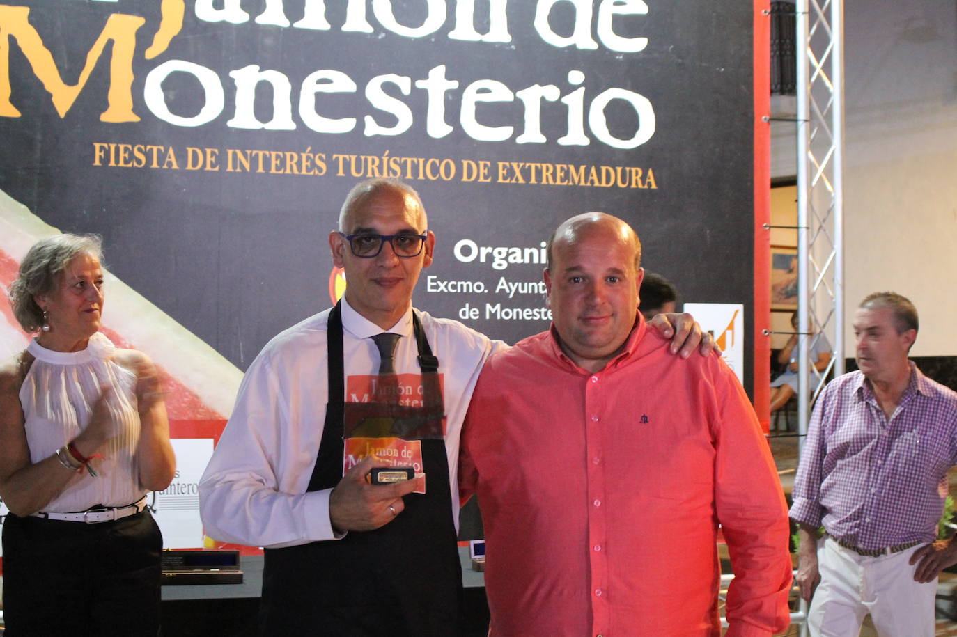 Manuel Cárdenas junto a Álvaro Gordito, miembro del jurado