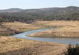 Cola del pantano de Tentudía en la mañana de ayer, miércoles, 24 de agosto