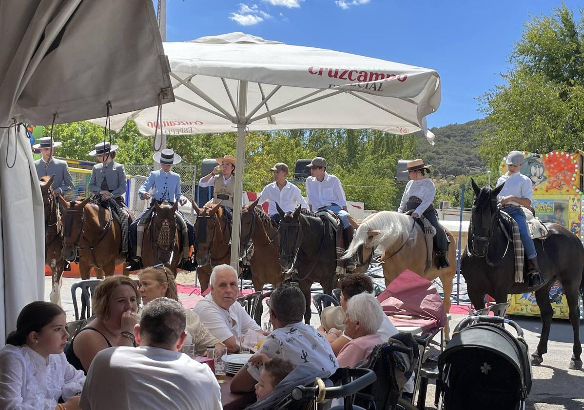 Paseo a caballo en el jueves de Feria en Monesterio