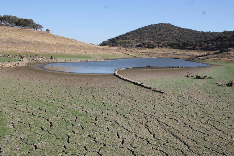 Tentudía aplaza los cortes de agua un par de meses pese a que la situación es crítica