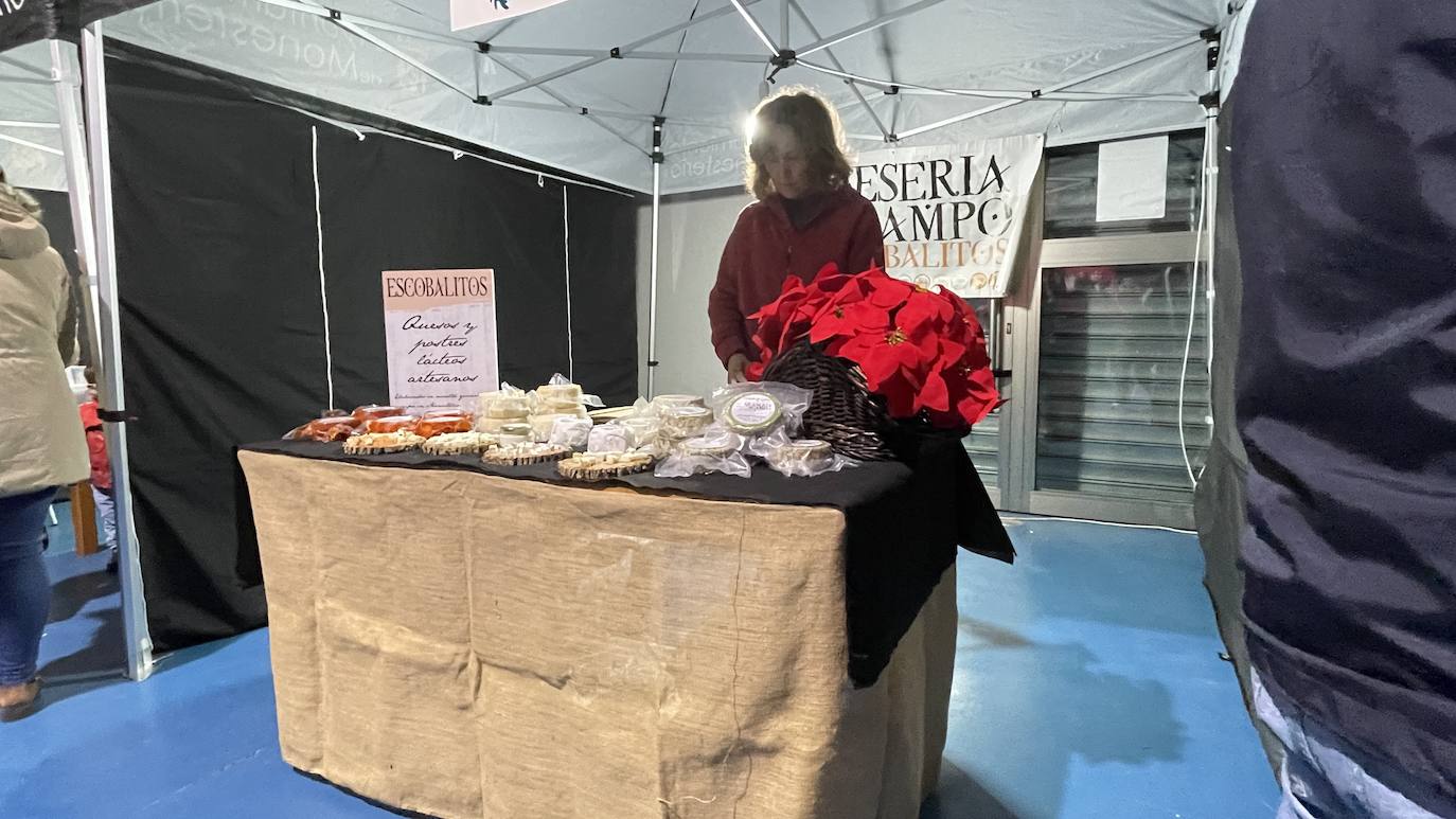 Nieve artificial, animación y mercadillo en la inauguración de la Navidad de Monesterio