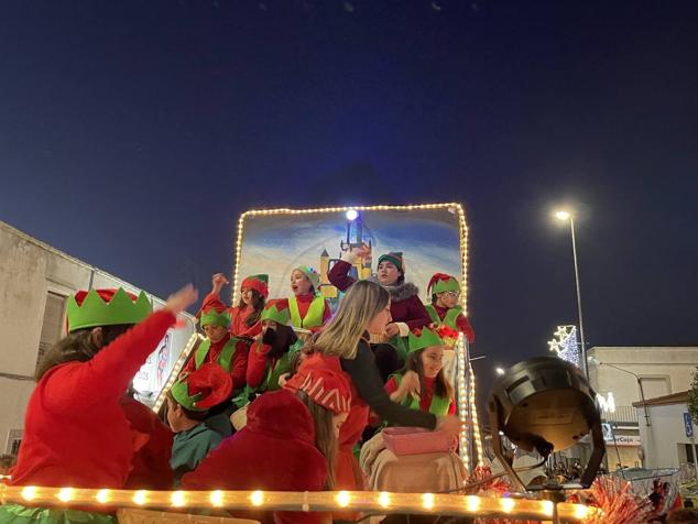 Fotos: La cabalgata de Reyes llenó de ilusión y magia las calles de Monesterio