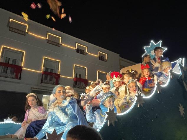 Fotos: La cabalgata de Reyes llenó de ilusión y magia las calles de Monesterio