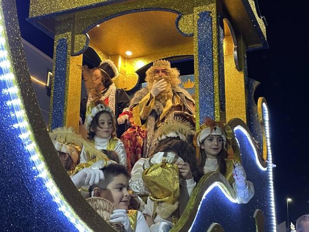 Fotos: La cabalgata de Reyes llenó de ilusión y magia las calles de Monesterio
