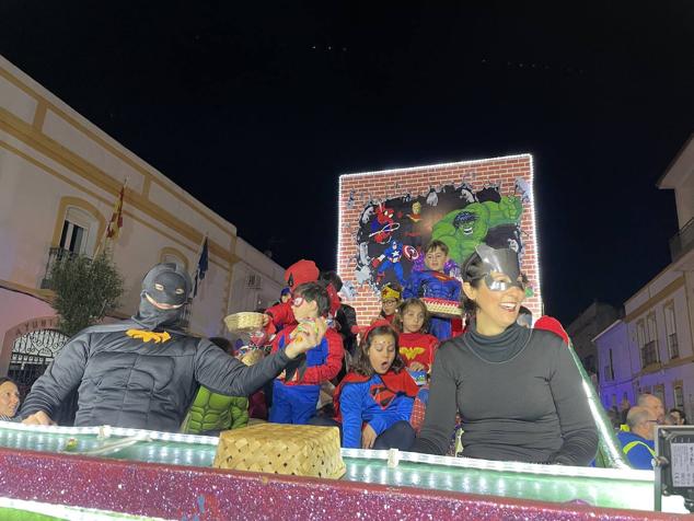 Fotos: La cabalgata de Reyes llenó de ilusión y magia las calles de Monesterio