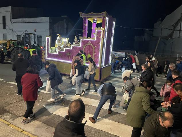 Fotos: La cabalgata de Reyes llenó de ilusión y magia las calles de Monesterio