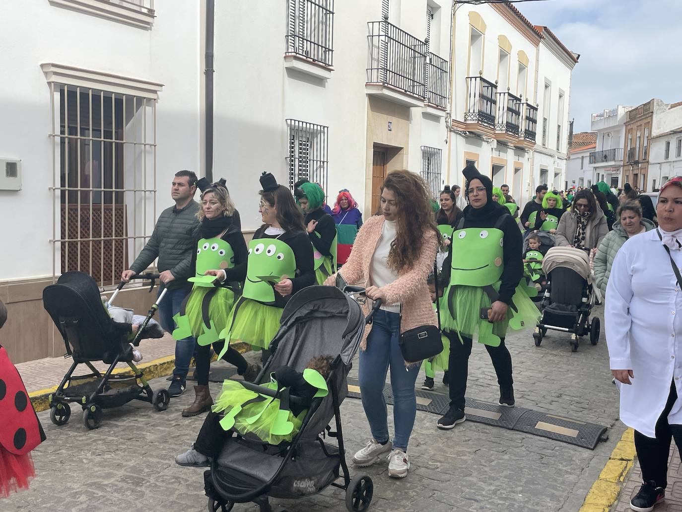 Fotos: Desfile infantil de Carnaval del CEIP El Llano de Monesterio 2023