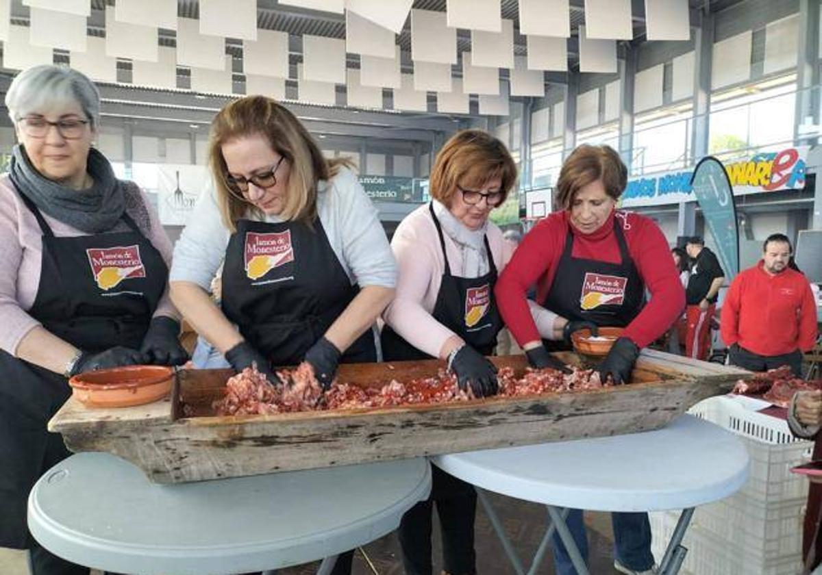 Monesterio celebra este sábado la XXII Matanza Tradicional del Cerdo Ibérico