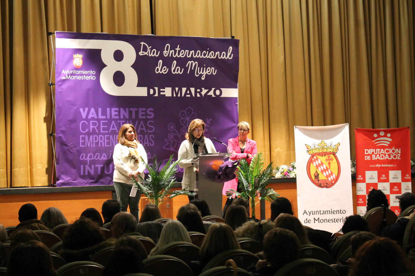 El acto institucional por el Día de la Mujer de Monesterio, en imágenes