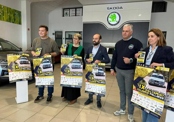 José Julio Navarro, presidente del Motorclub Culebrín-Pallares, junto a respresentantes de los ayuntamientos de la zona